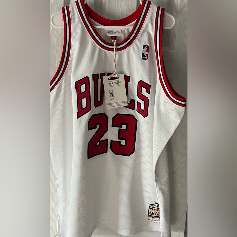 Michael Jordan 97-98 Mitchell & Ness Authentic Jersey